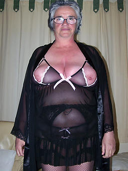 free pictures of mammy not far from lingerie