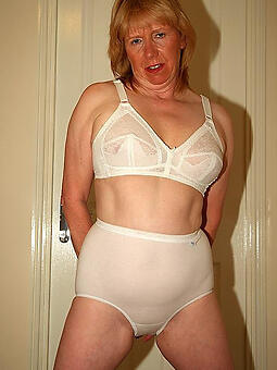 mature lassie in unmentionables